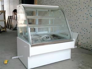 Vitrina refrigeradas para pasteles con cristal curvado