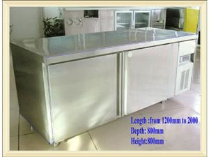 Mesa refrigerada compacta